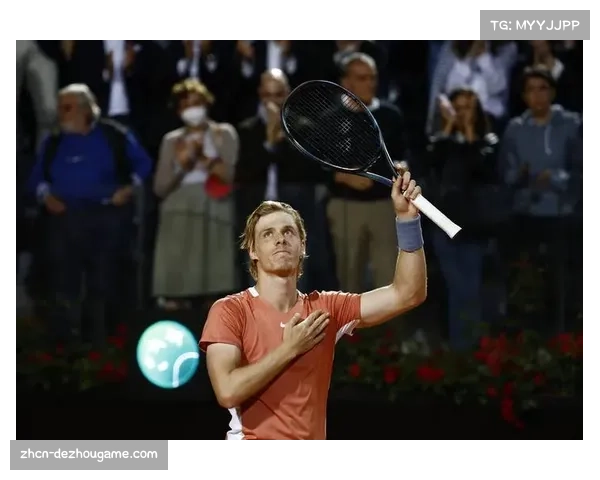 特写：纳达尔在阳光双赛首胜后，于球员通道长时间拥抱家人